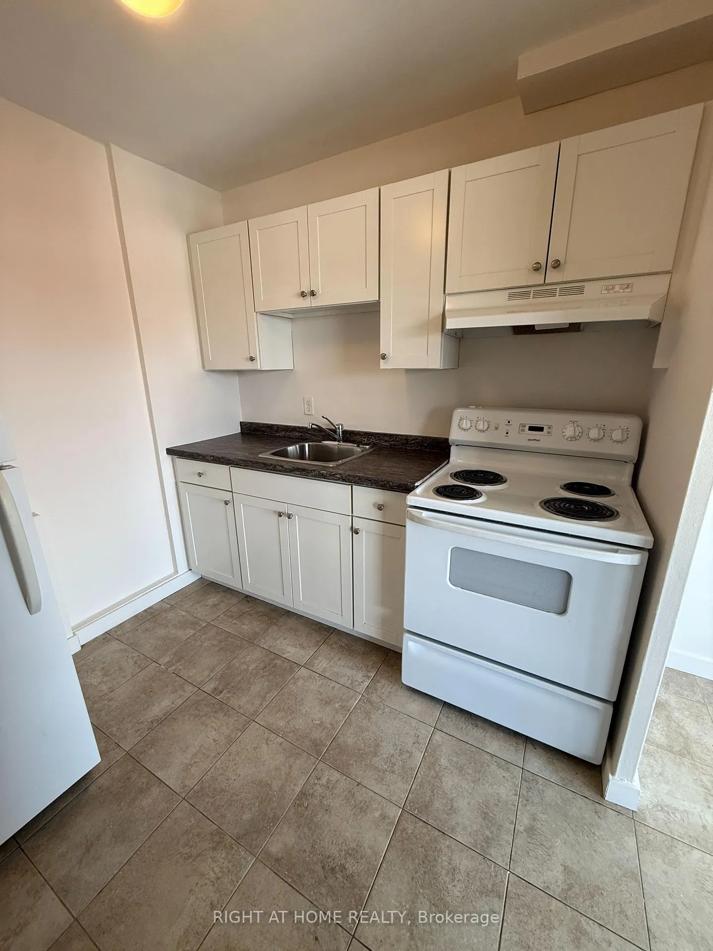 Photo 1 of Unit 9, 346 Elgin Court, Oshawa, McLaughlin — HOMEH