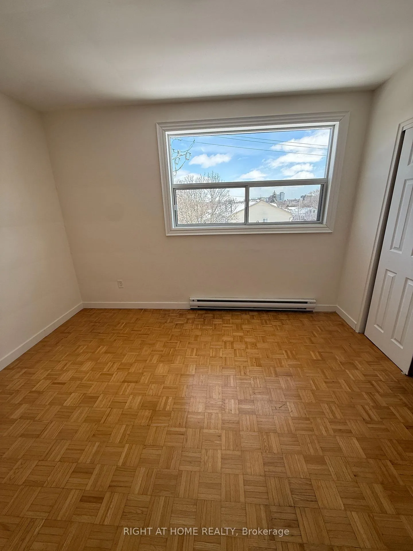 Photo 7 of Unit 9, 346 Elgin Court, Oshawa, McLaughlin — HOMEH
