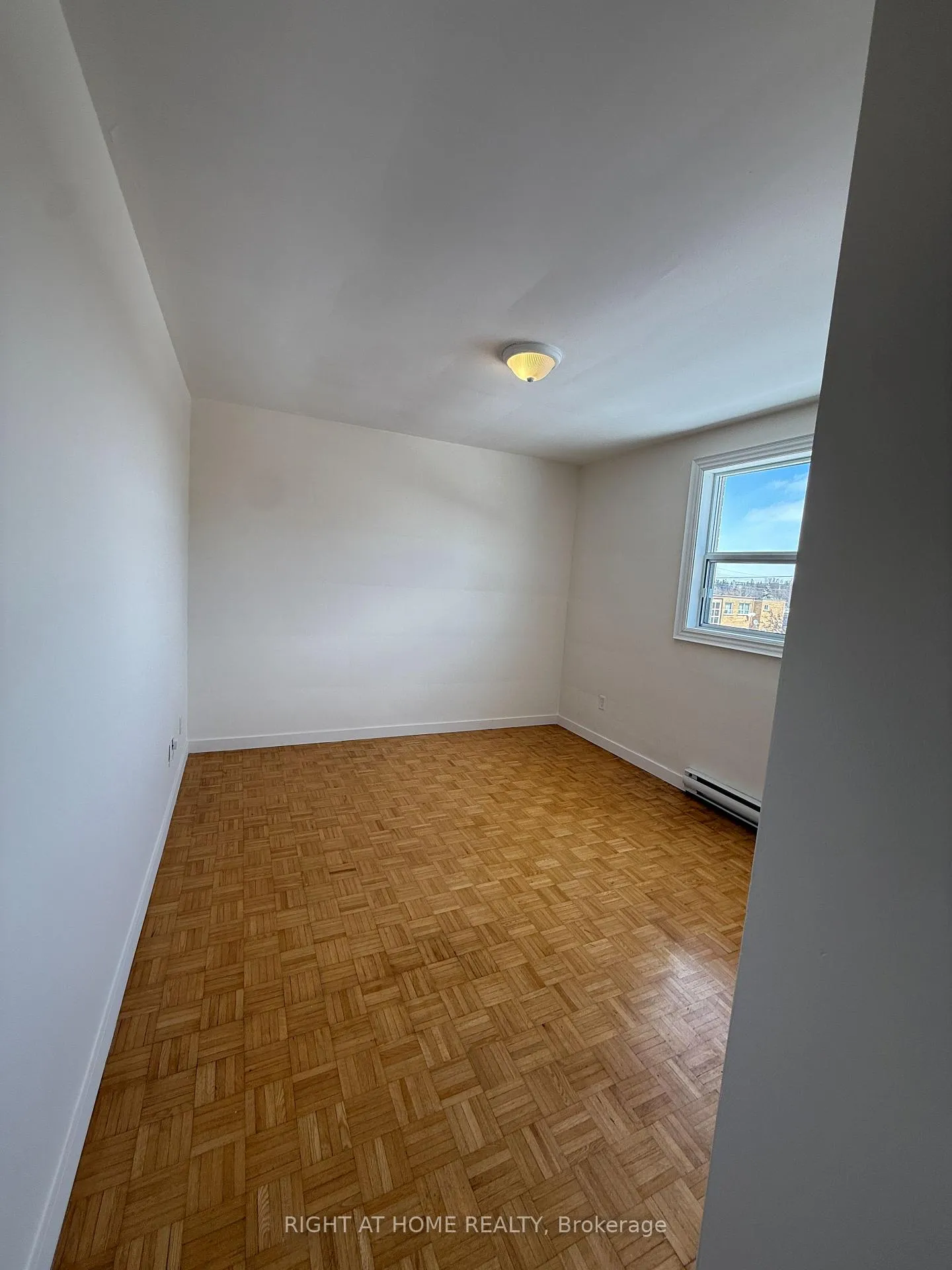 Photo 8 of Unit 9, 346 Elgin Court, Oshawa, McLaughlin — HOMEH