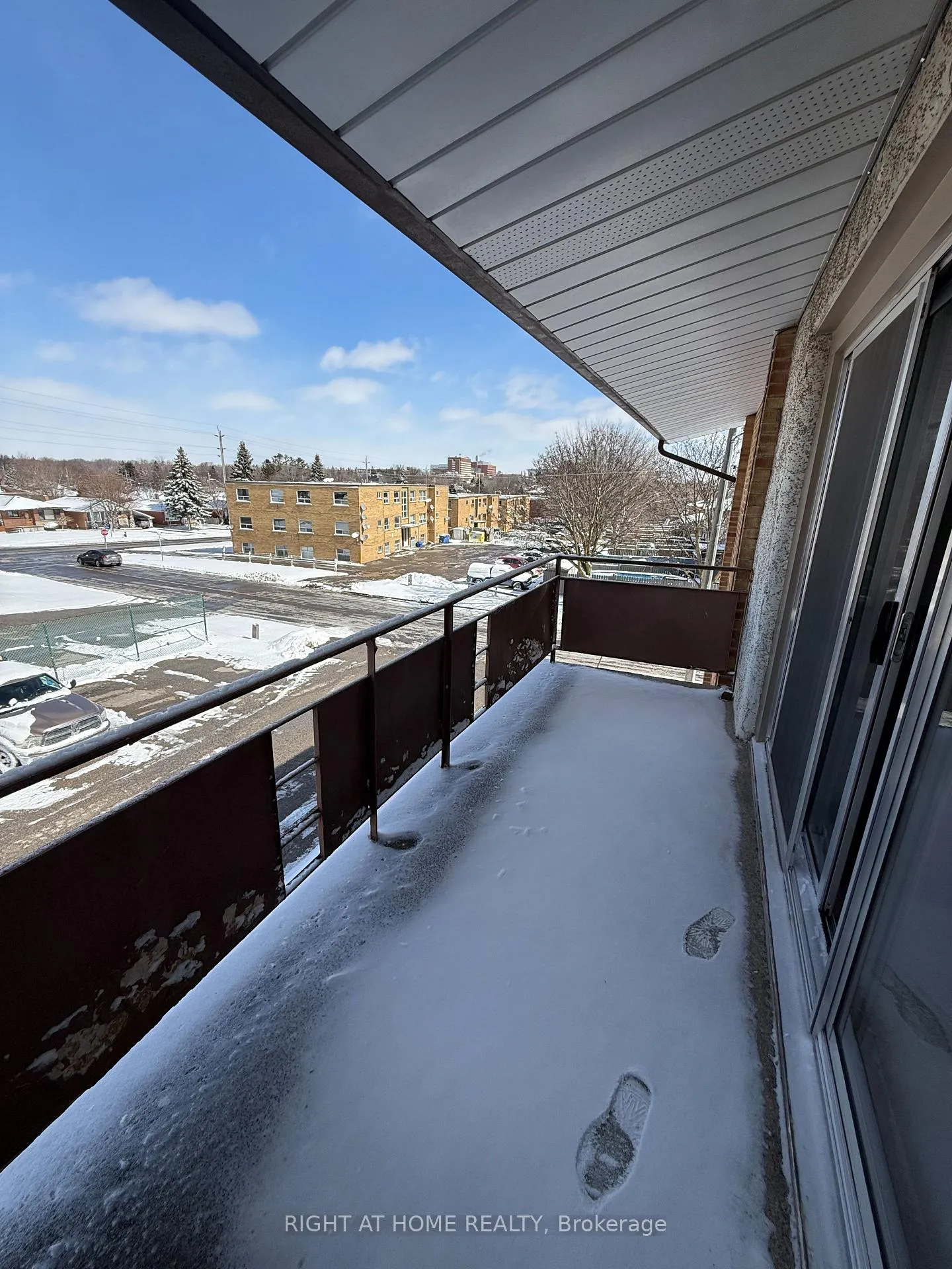 Photo 10 of Unit 9, 346 Elgin Court, Oshawa, McLaughlin — HOMEH
