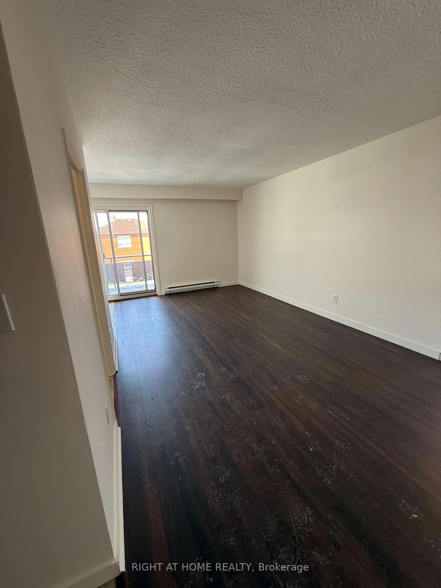 Photo 2 of Unit 9, 346 Elgin Court, Oshawa, McLaughlin — HOMEH
