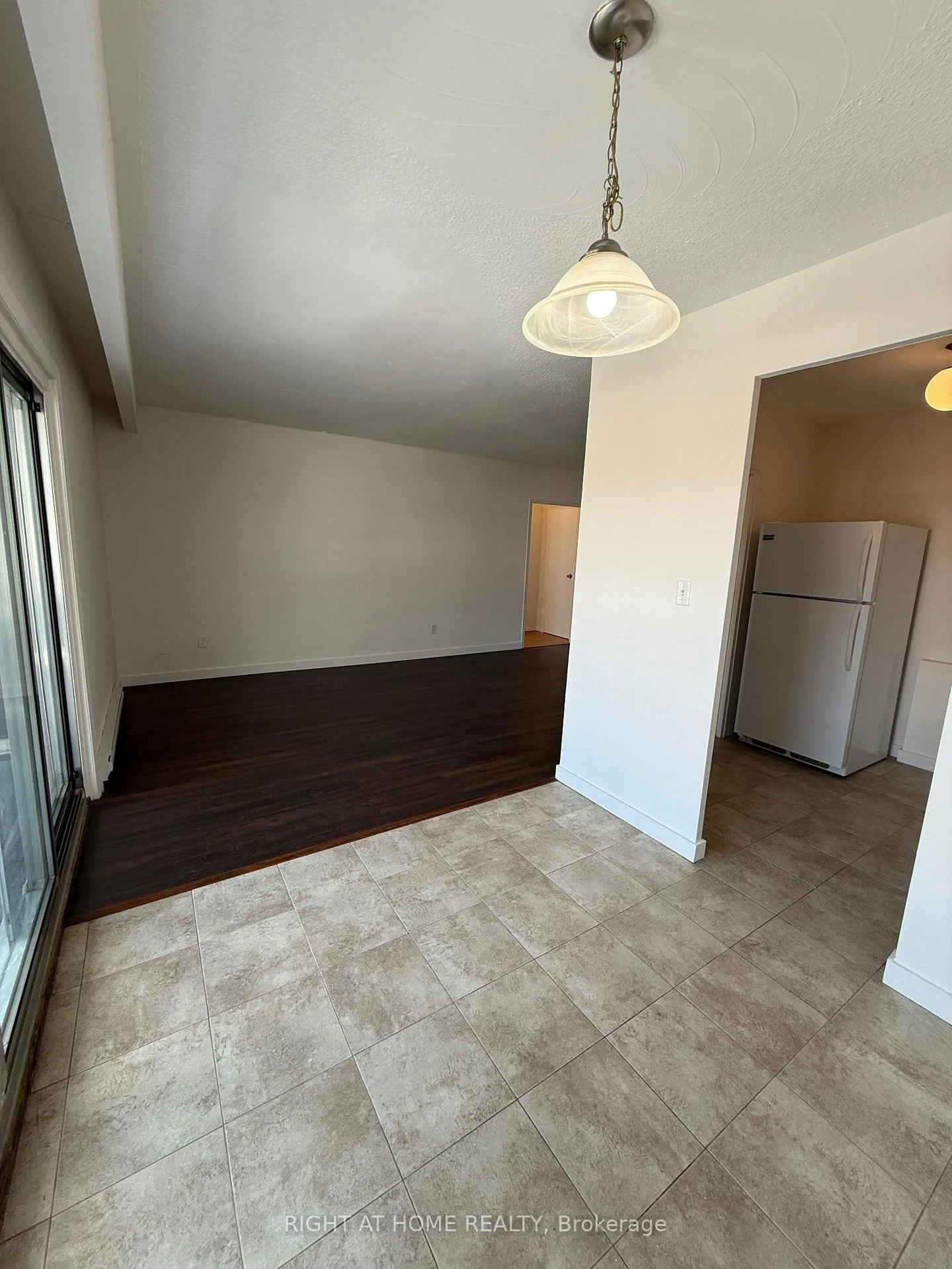 Photo 9 of Unit 9, 346 Elgin Court, Oshawa, McLaughlin — HOMEH