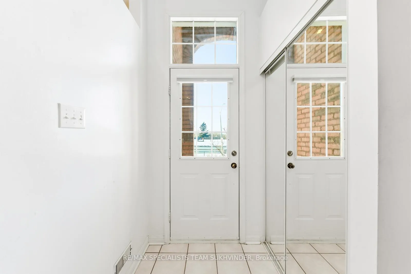 Photo 7 of Unit 92, 2 Clay Brick Court, Brampton, Brampton North — HOMEH