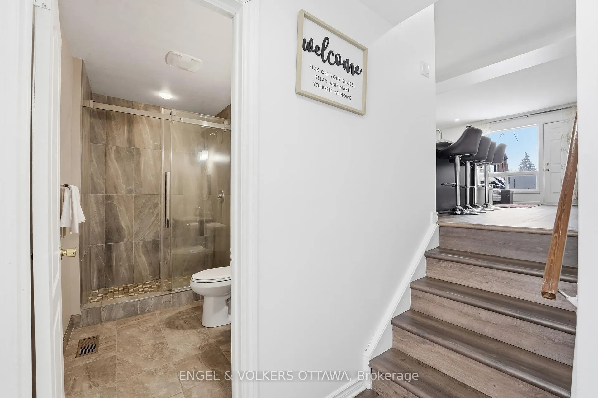 Photo 3 of 34 Alison Korn Private, Ottawa, Bells Corners — HOMEH