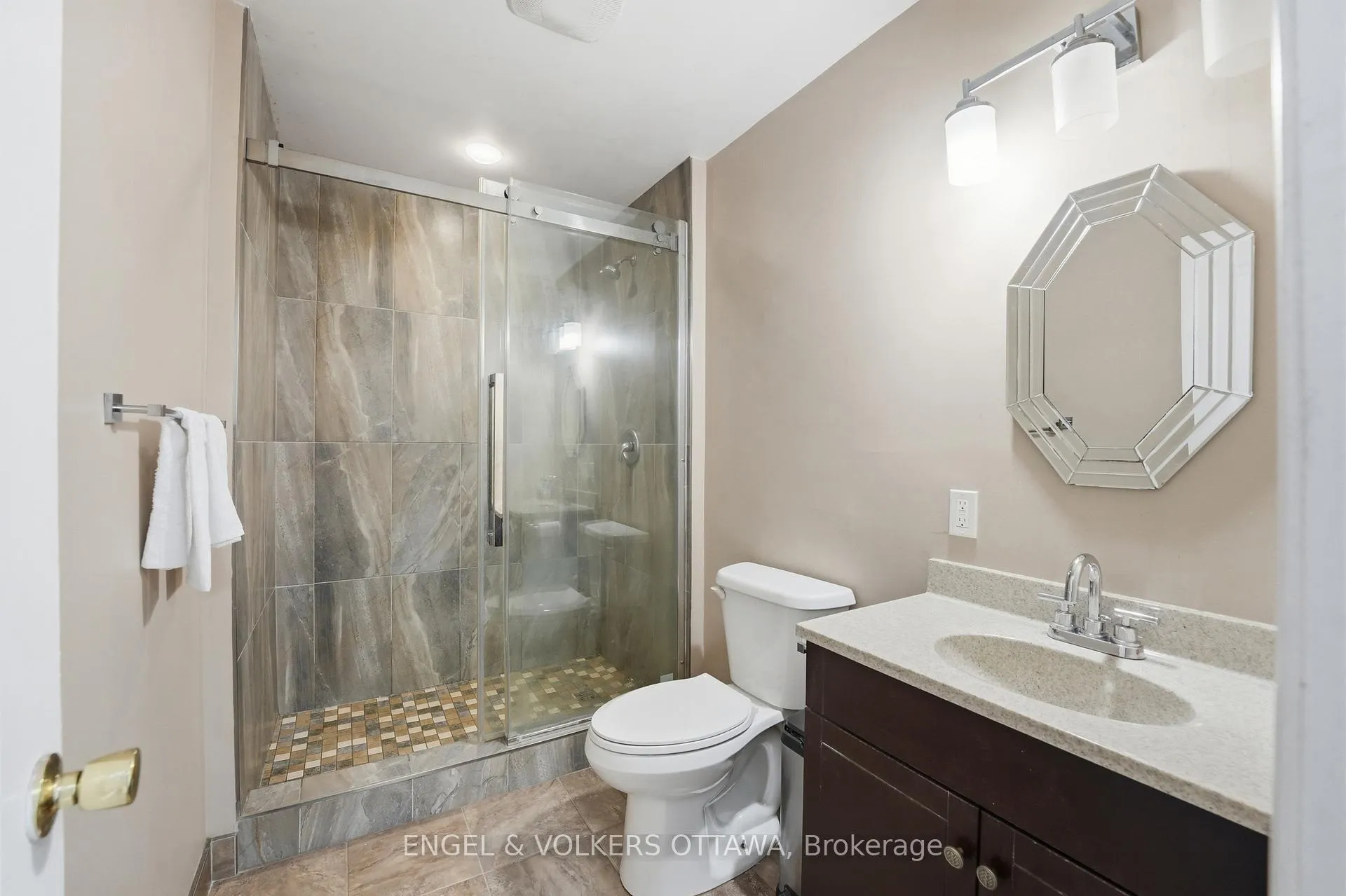 Photo 4 of 34 Alison Korn Private, Ottawa, Bells Corners — HOMEH