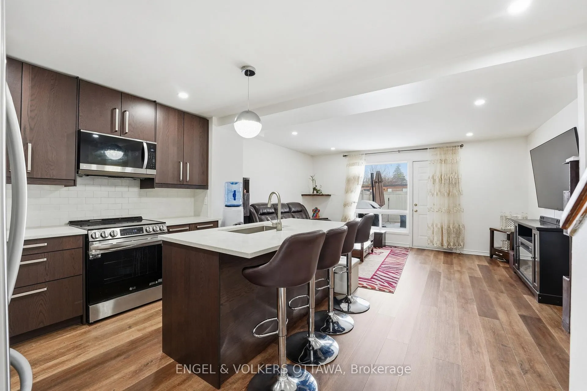 Photo 5 of 34 Alison Korn Private, Ottawa, Bells Corners — HOMEH