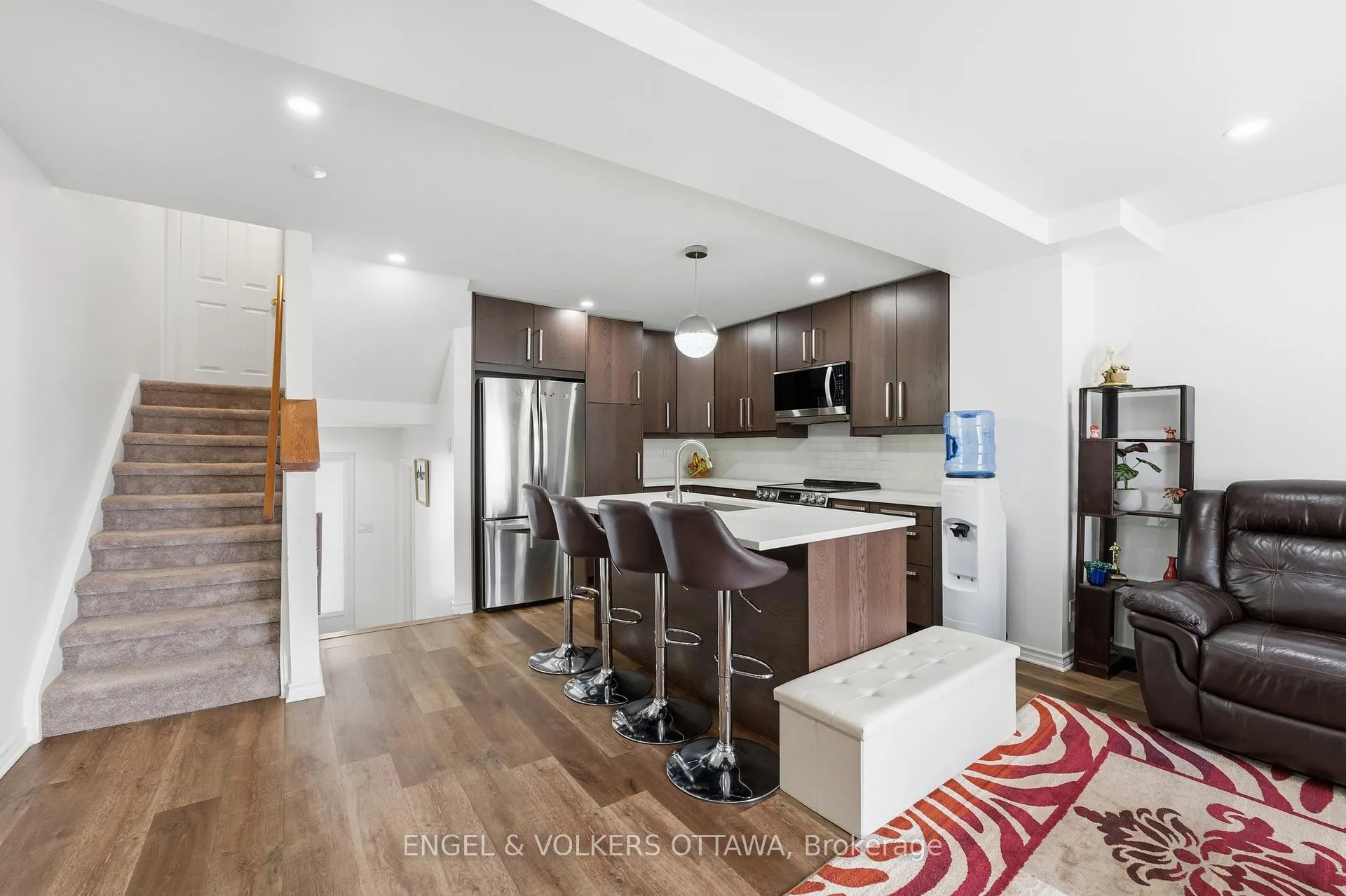 Photo 8 of 34 Alison Korn Private, Ottawa, Bells Corners — HOMEH