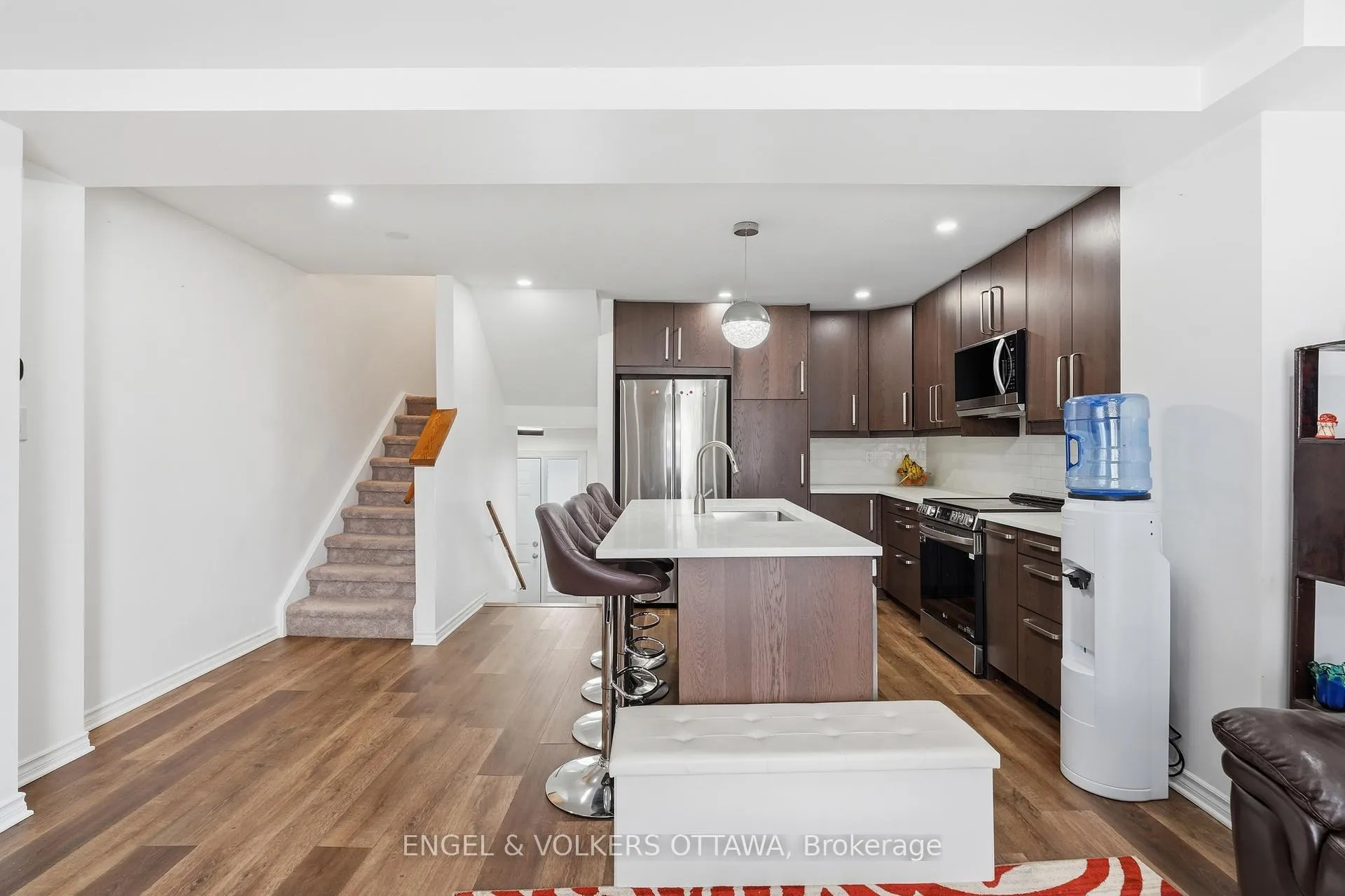 Photo 9 of 34 Alison Korn Private, Ottawa, Bells Corners — HOMEH