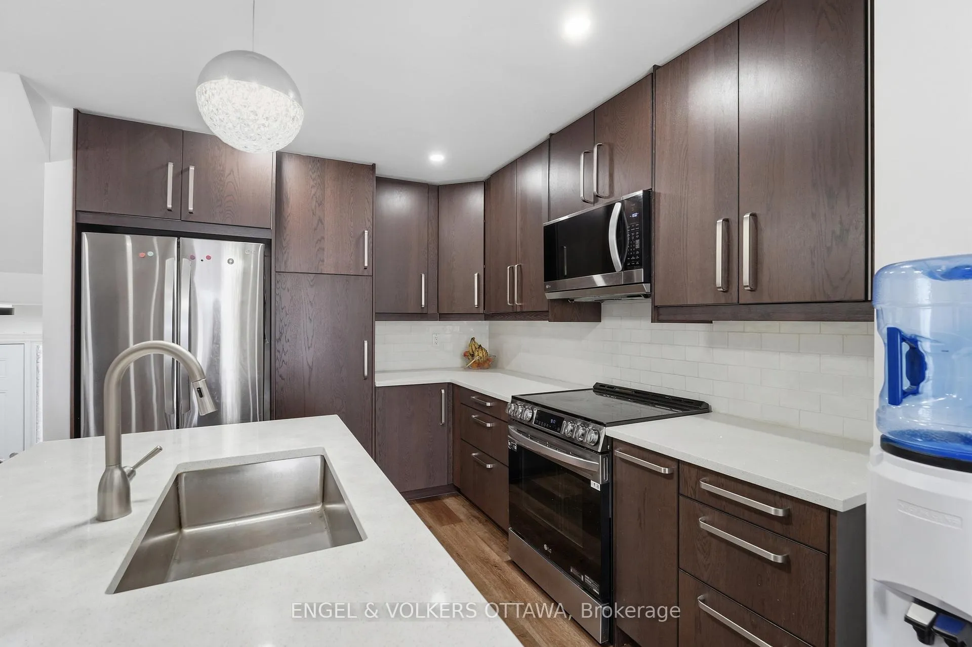 Photo 10 of 34 Alison Korn Private, Ottawa, Bells Corners — HOMEH