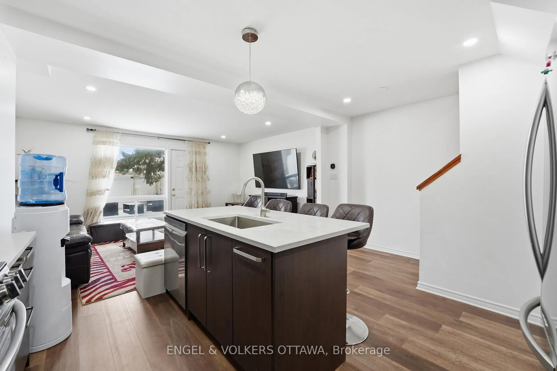 Photo 11 of 34 Alison Korn Private, Ottawa, Bells Corners — HOMEH