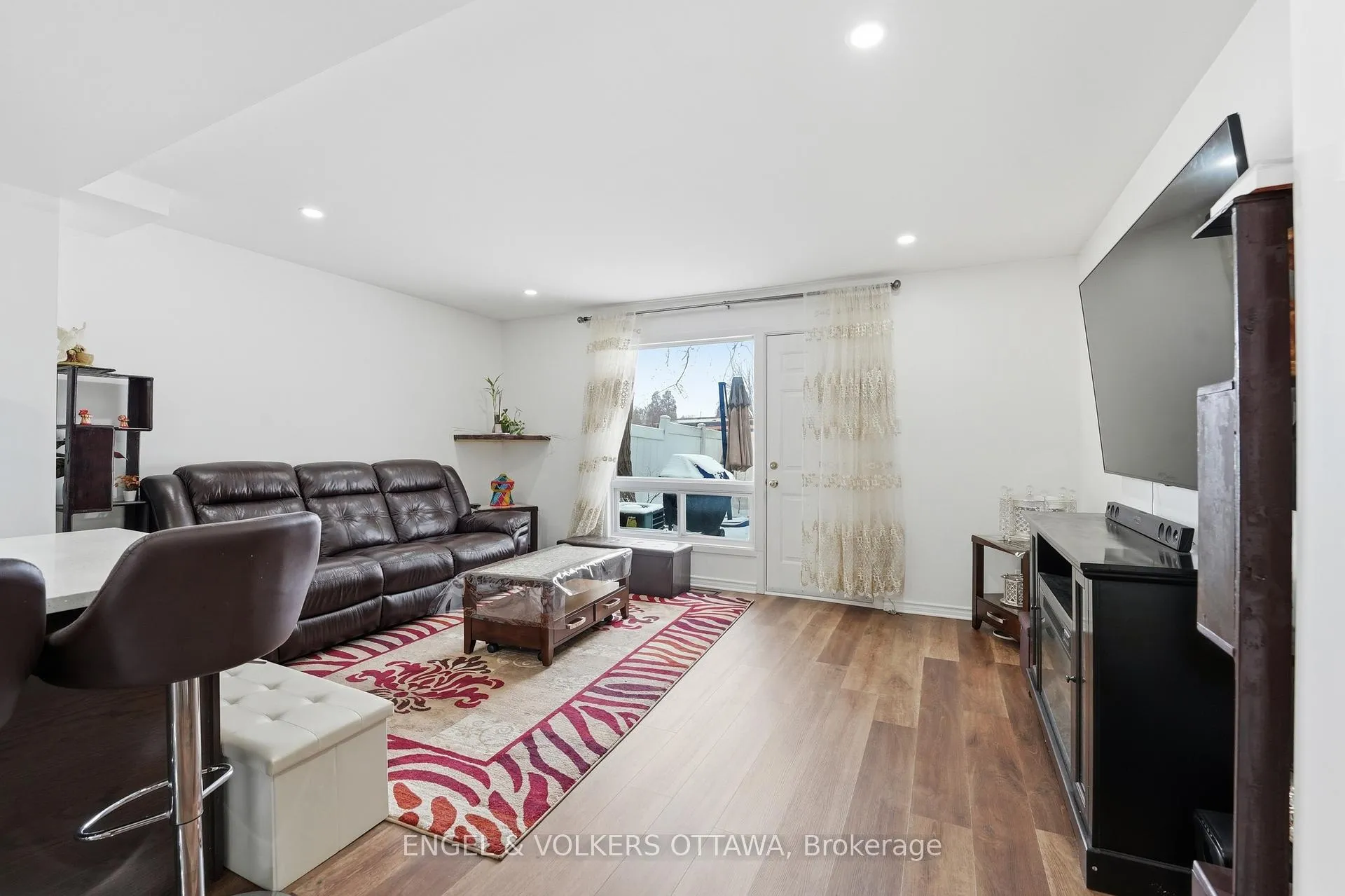 Photo 12 of 34 Alison Korn Private, Ottawa, Bells Corners — HOMEH