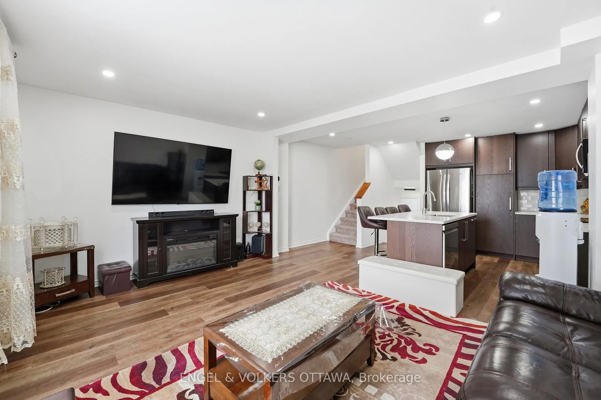 Photo 14 of 34 Alison Korn Private, Ottawa, Bells Corners — HOMEH