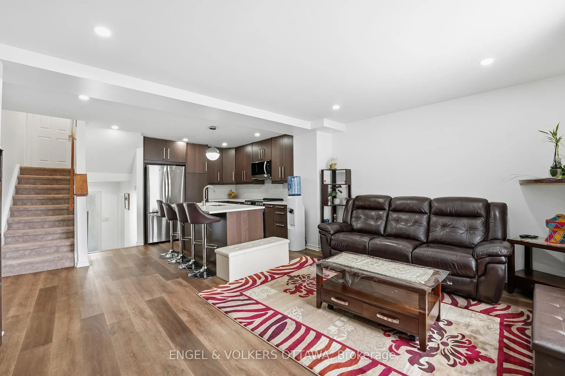 Photo 15 of 34 Alison Korn Private, Ottawa, Bells Corners — HOMEH