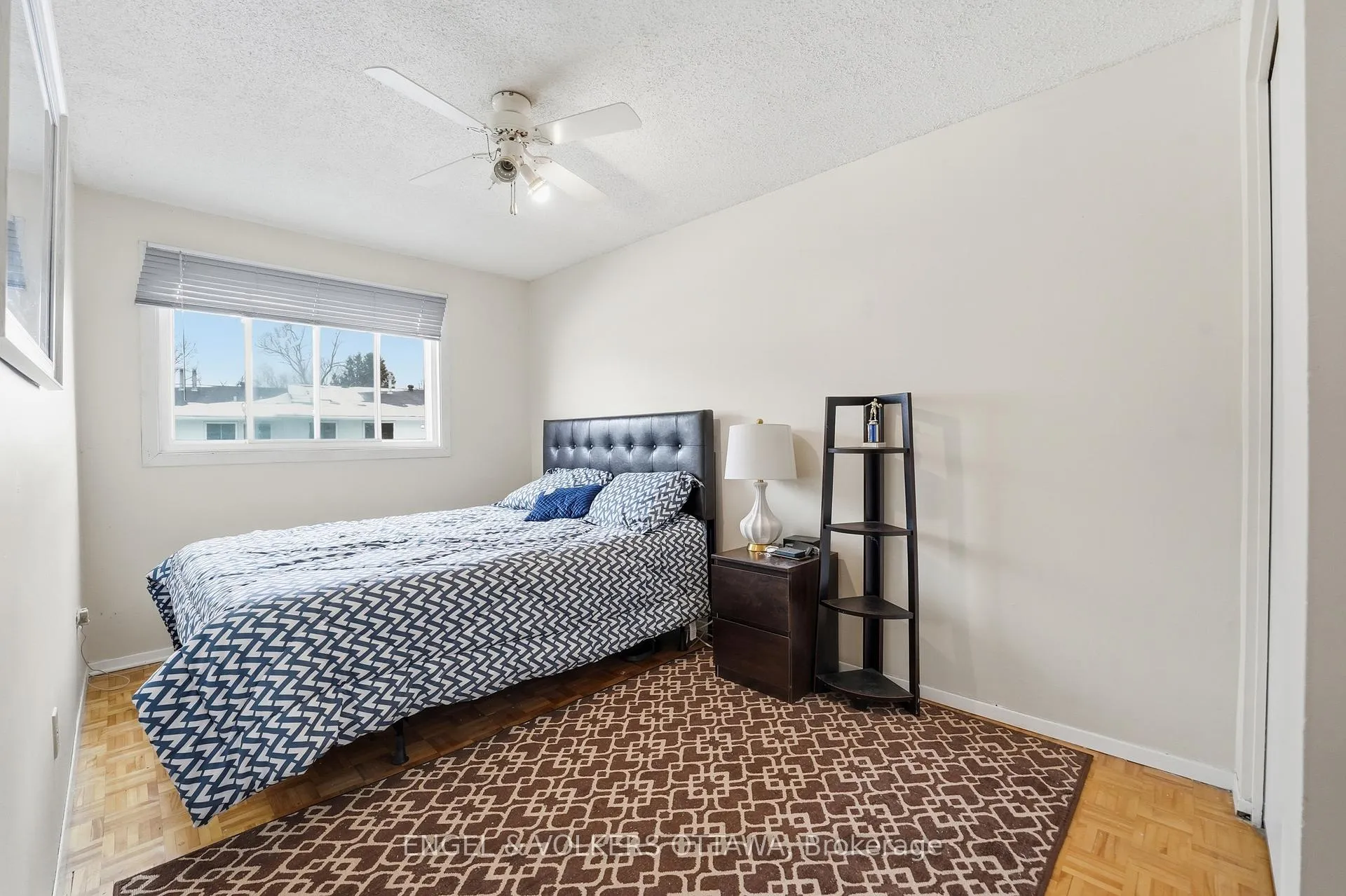 Photo 18 of 34 Alison Korn Private, Ottawa, Bells Corners — HOMEH