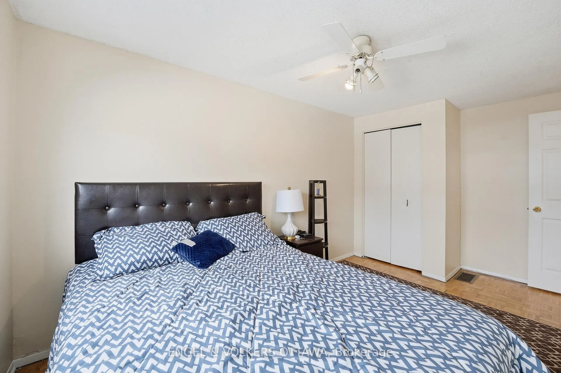 Photo 19 of 34 Alison Korn Private, Ottawa, Bells Corners — HOMEH