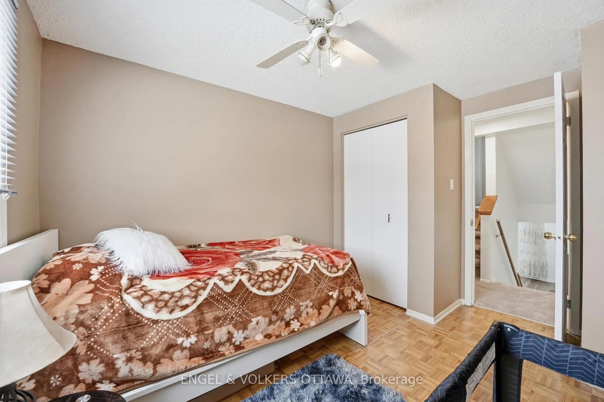 Photo 20 of 34 Alison Korn Private, Ottawa, Bells Corners — HOMEH