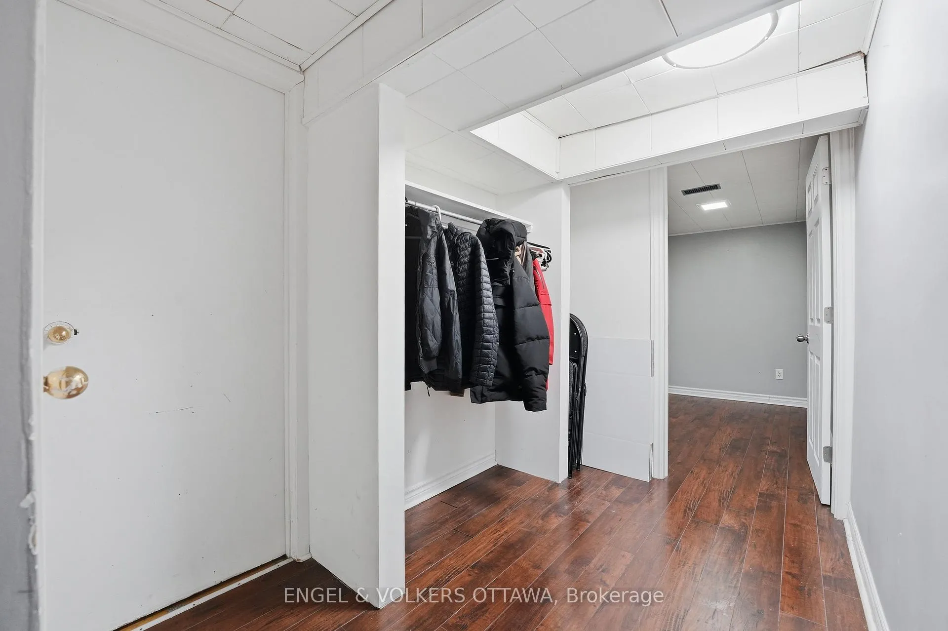 Photo 25 of 34 Alison Korn Private, Ottawa, Bells Corners — HOMEH