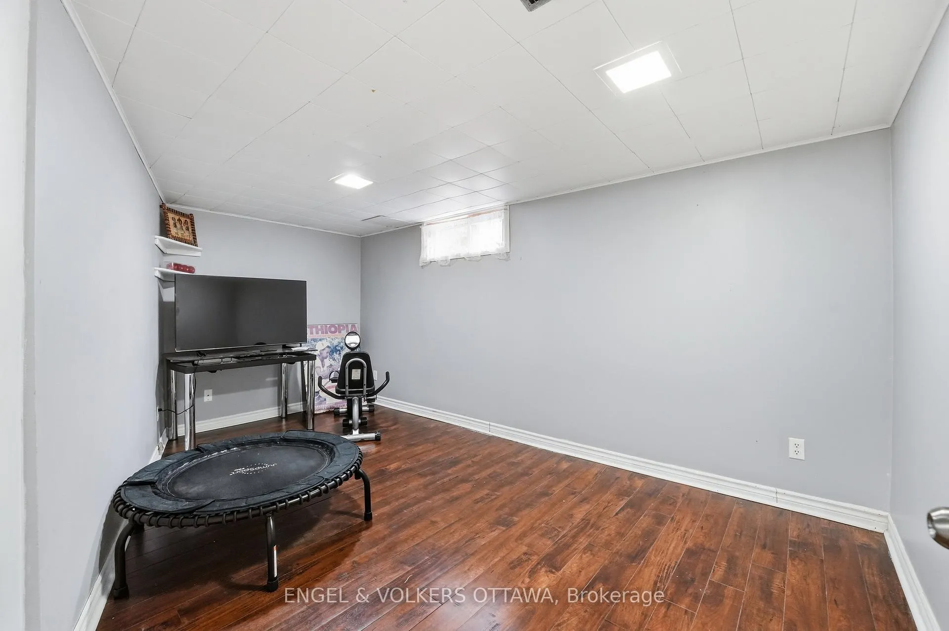 Photo 26 of 34 Alison Korn Private, Ottawa, Bells Corners — HOMEH