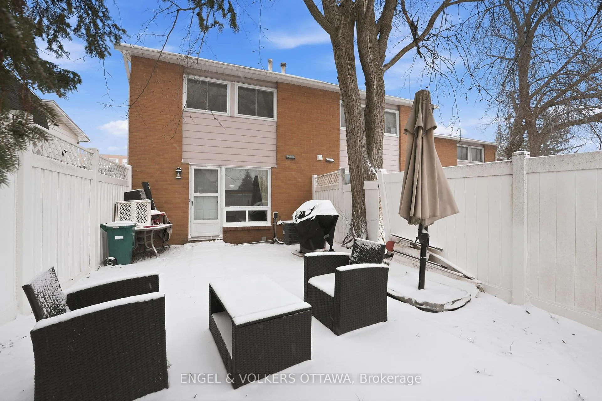 Photo 28 of 34 Alison Korn Private, Ottawa, Bells Corners — HOMEH