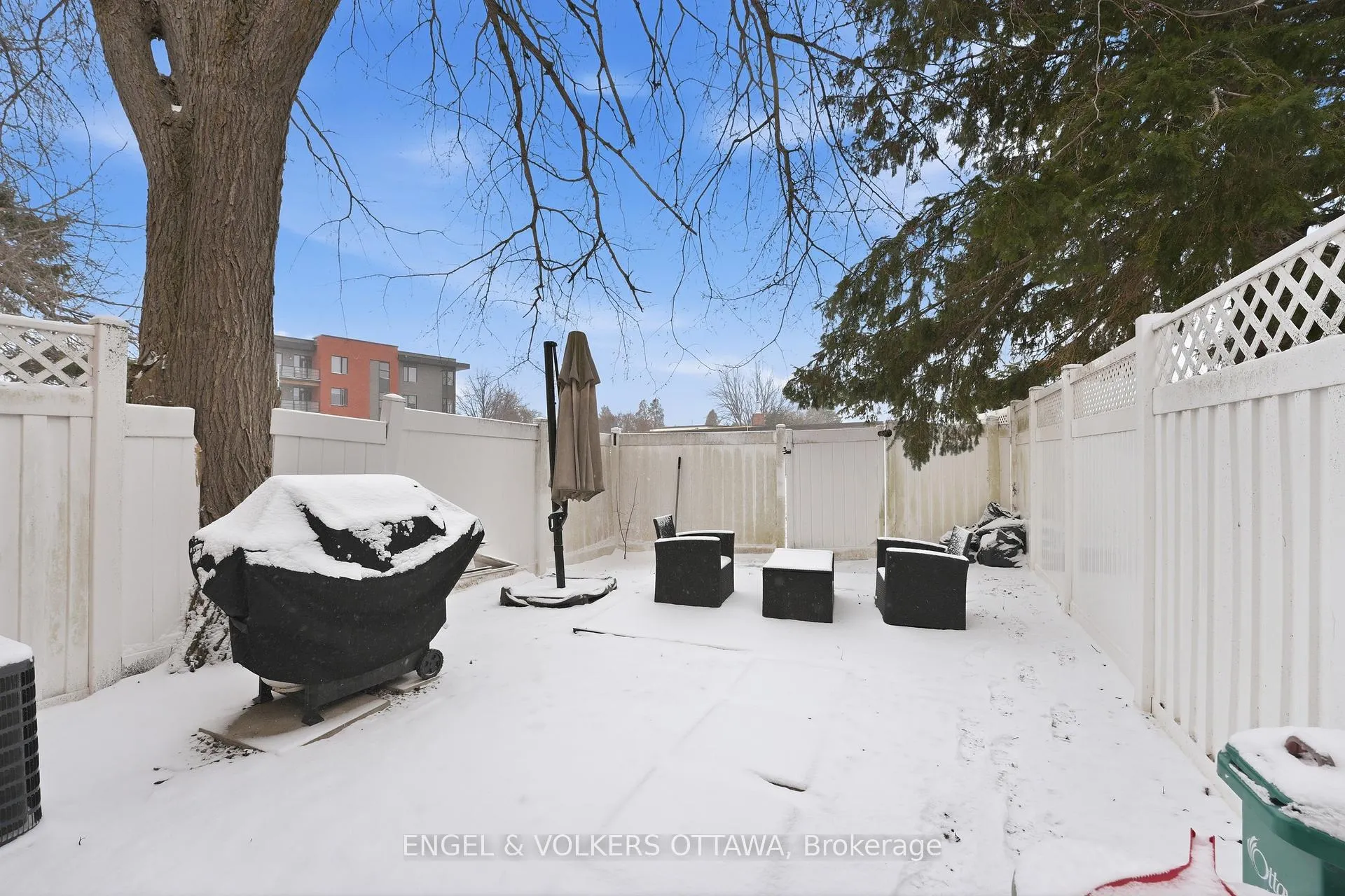 Photo 29 of 34 Alison Korn Private, Ottawa, Bells Corners — HOMEH