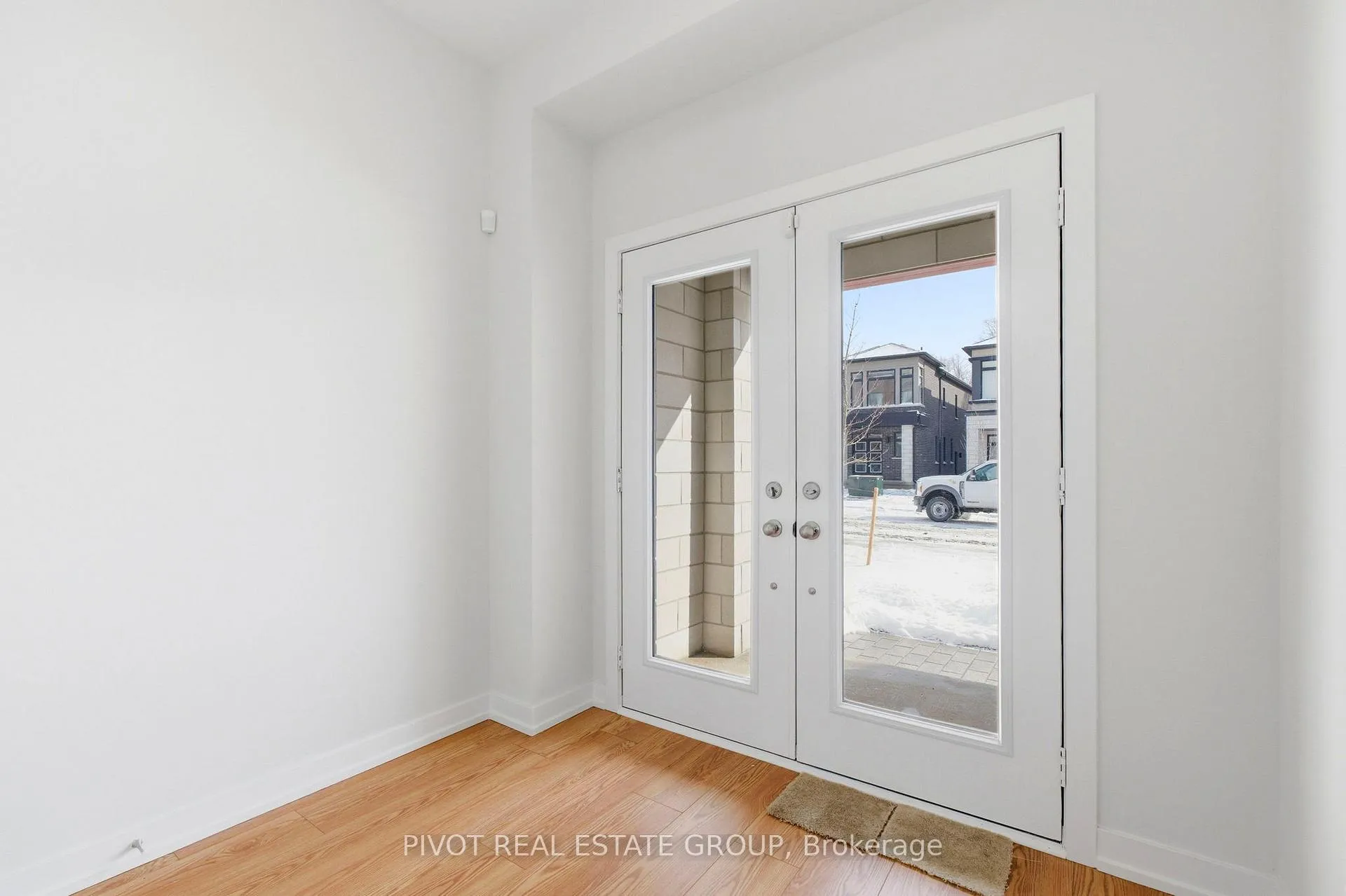 Photo 5 of 30 Danielle Moore Circle, Scarborough, Bendale — HOMEH