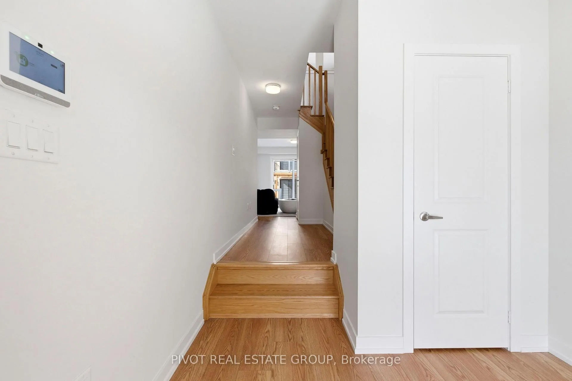 Photo 6 of 30 Danielle Moore Circle, Scarborough, Bendale — HOMEH