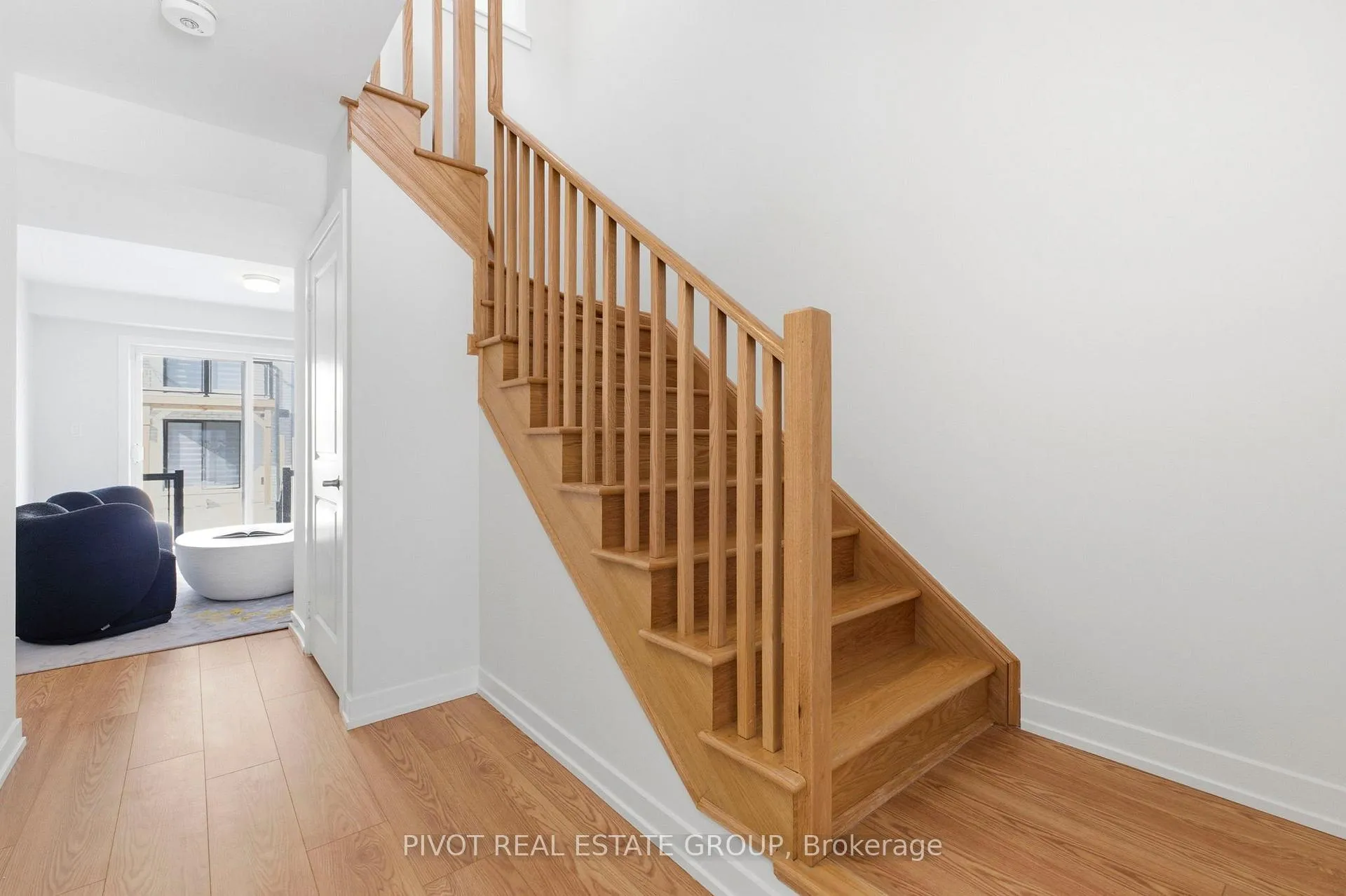 Photo 7 of 30 Danielle Moore Circle, Scarborough, Bendale — HOMEH