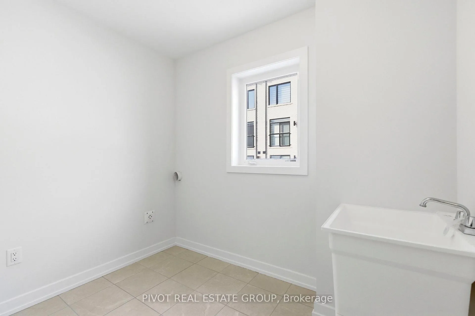 Photo 10 of 30 Danielle Moore Circle, Scarborough, Bendale — HOMEH