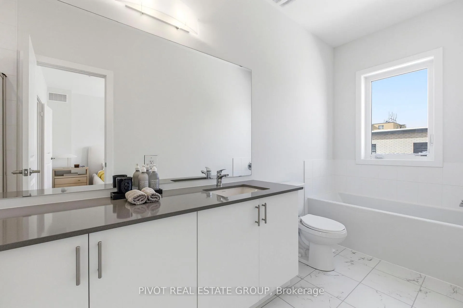 Photo 28 of 30 Danielle Moore Circle, Scarborough, Bendale — HOMEH