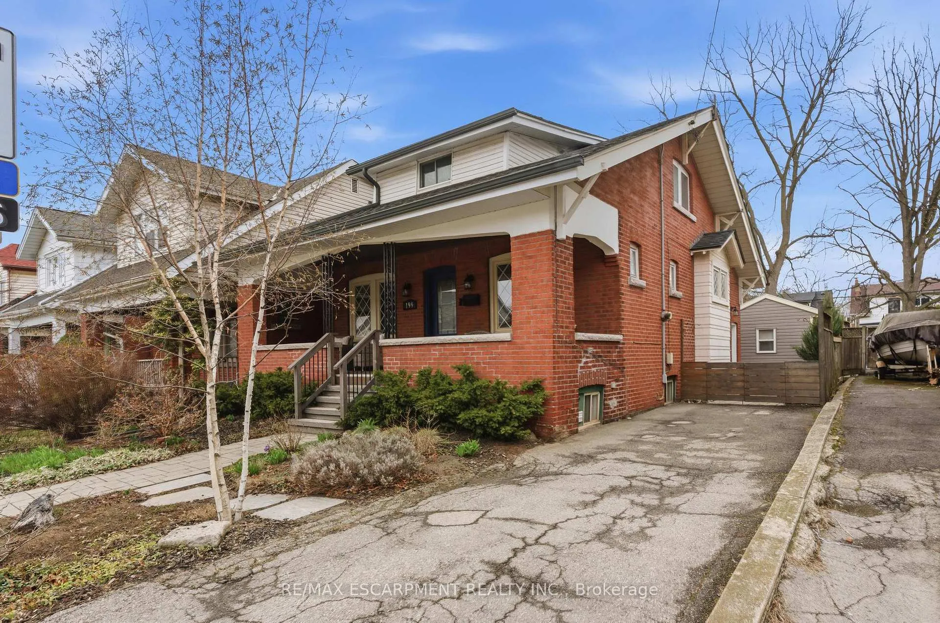 Photo 2 of 199 Kensington Avenue S, Hamilton, Delta — HOMEH
