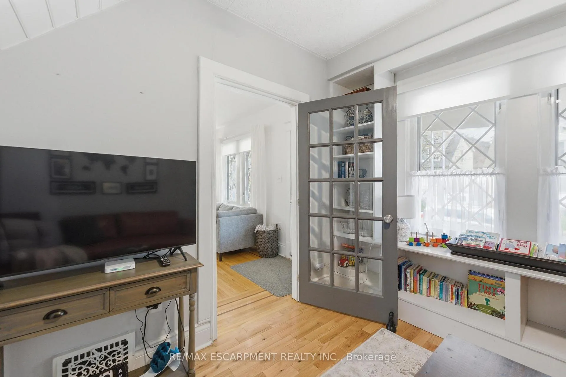 Photo 7 of 199 Kensington Avenue S, Hamilton, Delta — HOMEH
