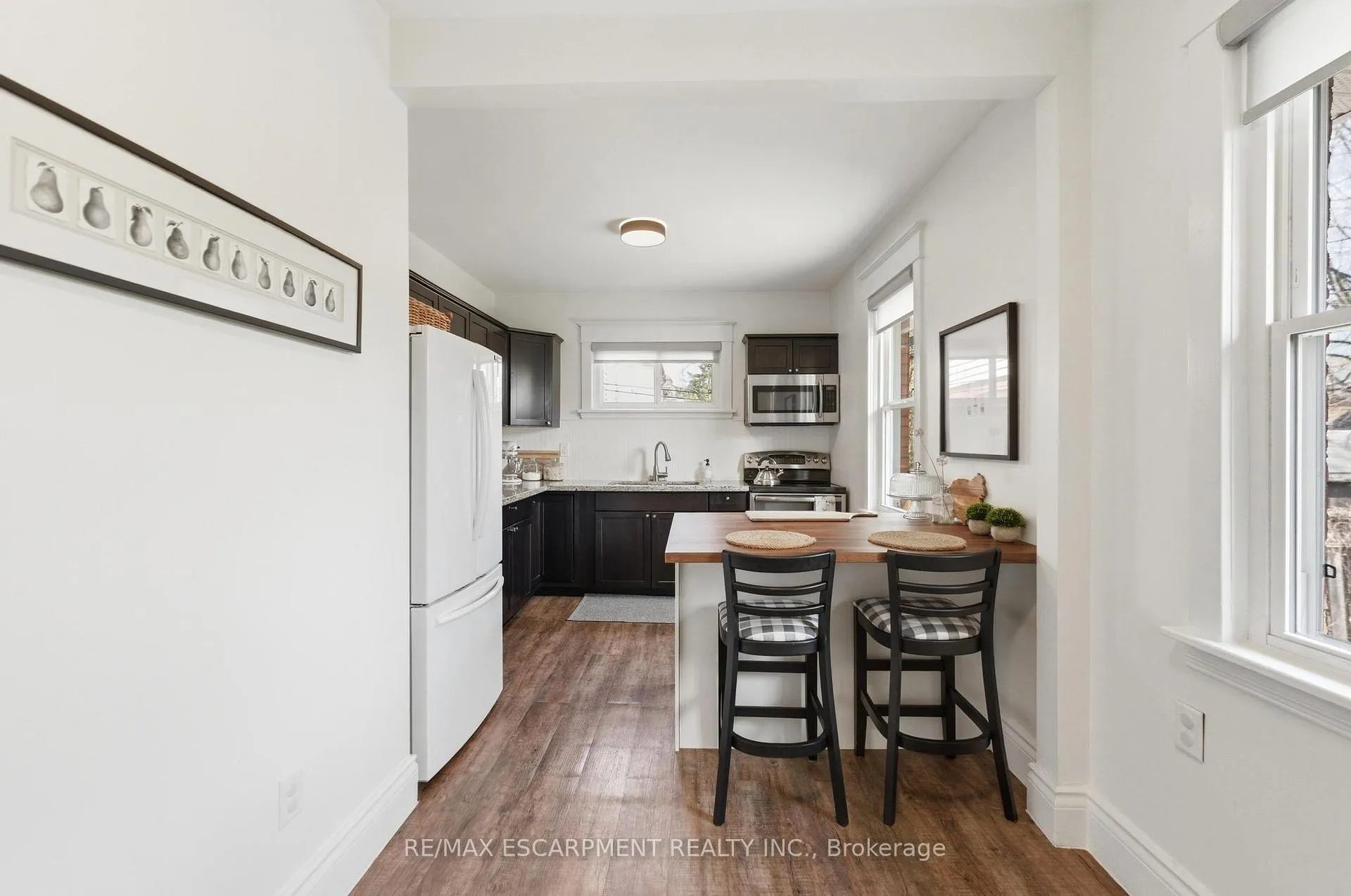 Photo 11 of 199 Kensington Avenue S, Hamilton, Delta — HOMEH