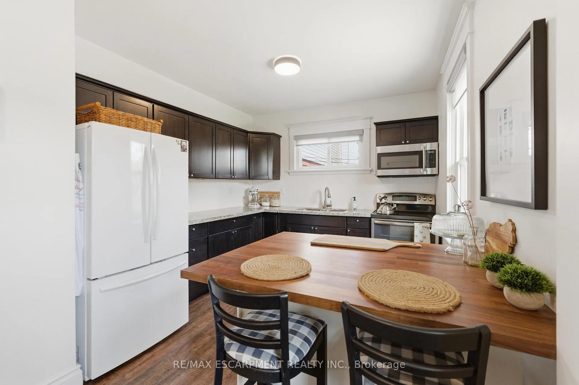 Photo 12 of 199 Kensington Avenue S, Hamilton, Delta — HOMEH