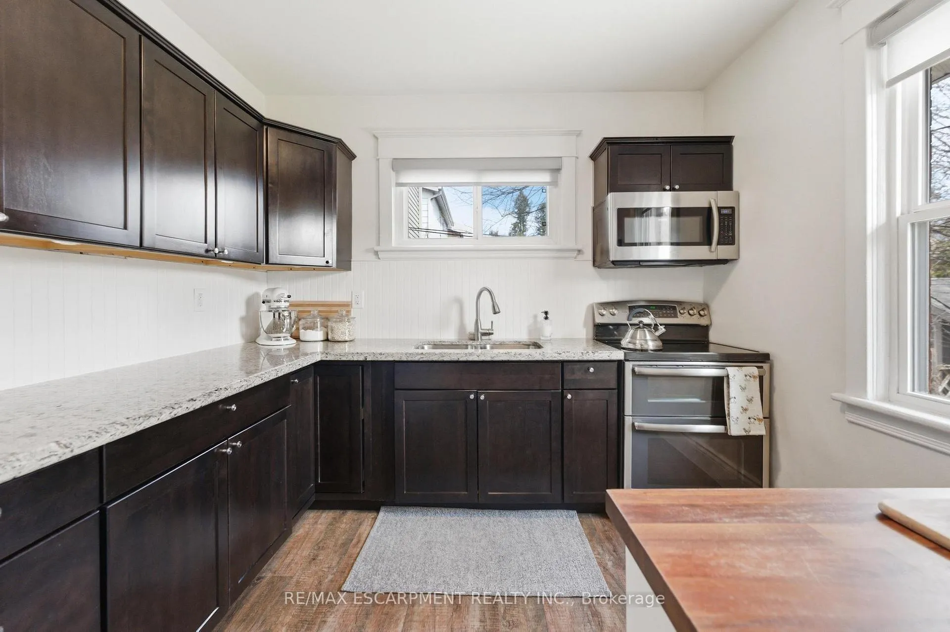 Photo 13 of 199 Kensington Avenue S, Hamilton, Delta — HOMEH