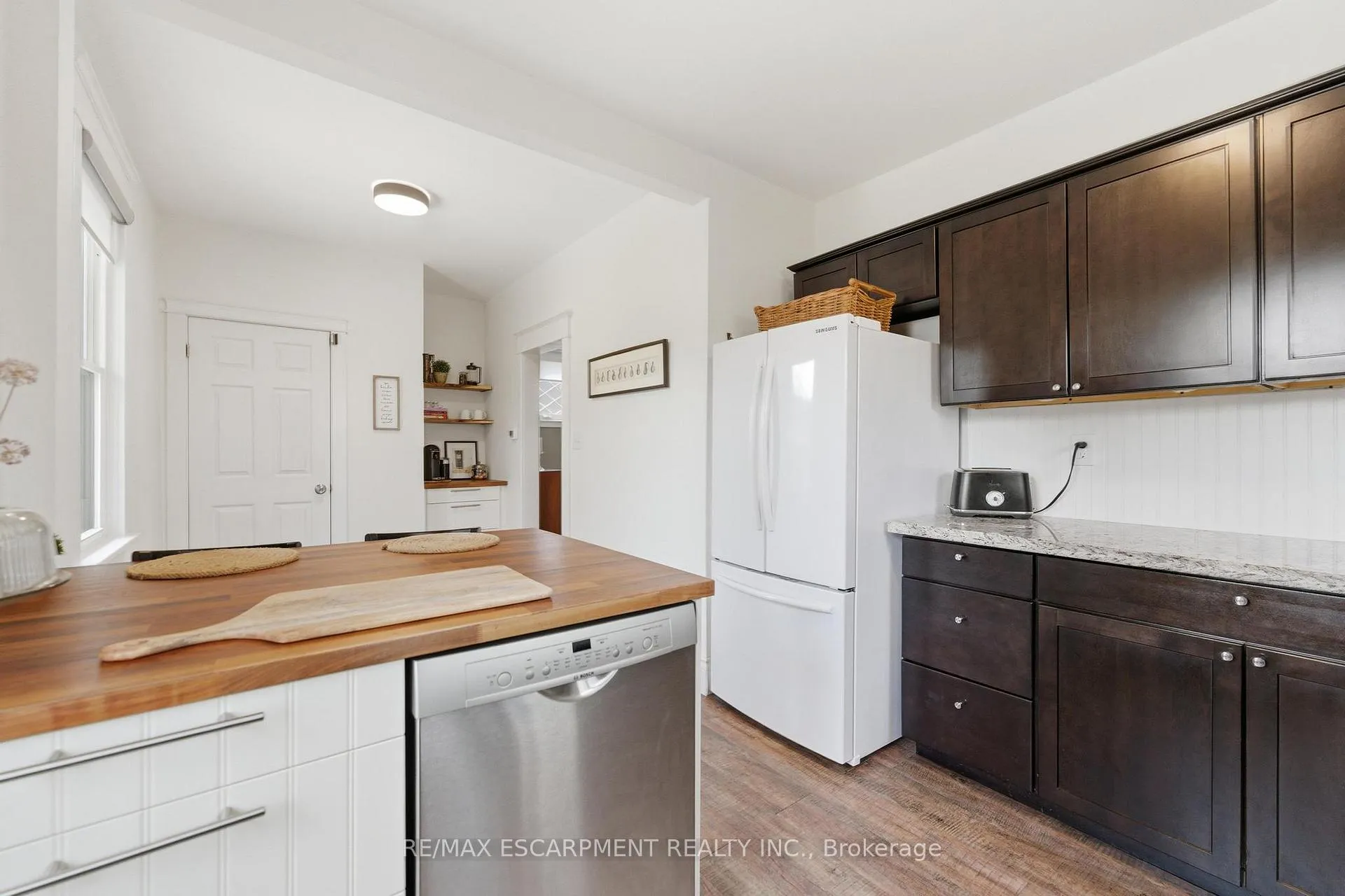 Photo 14 of 199 Kensington Avenue S, Hamilton, Delta — HOMEH