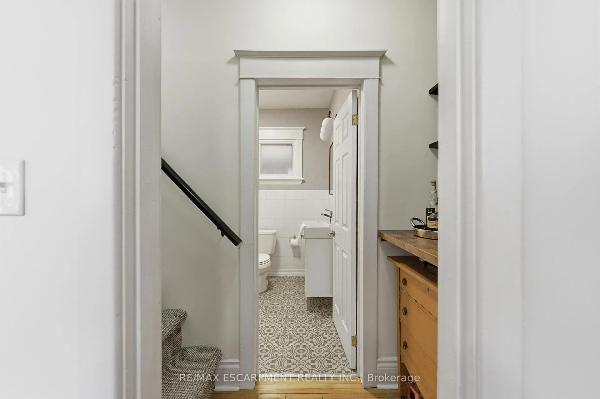 Photo 17 of 199 Kensington Avenue S, Hamilton, Delta — HOMEH