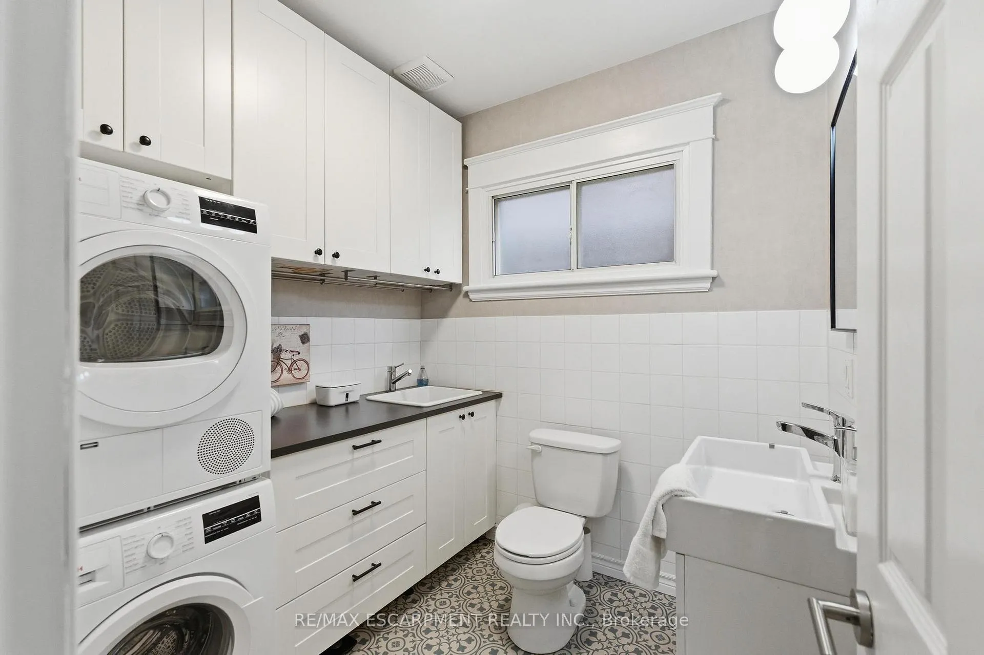 Photo 19 of 199 Kensington Avenue S, Hamilton, Delta — HOMEH