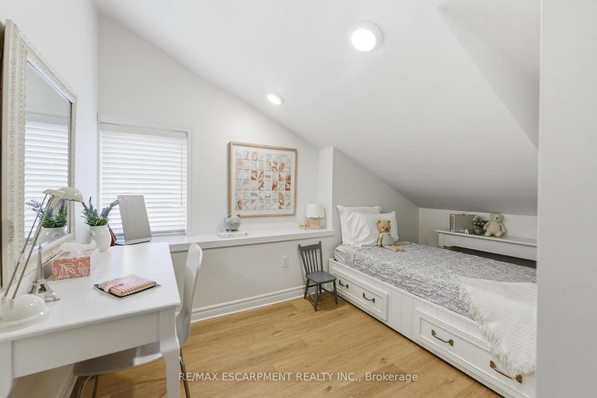 Photo 22 of 199 Kensington Avenue S, Hamilton, Delta — HOMEH