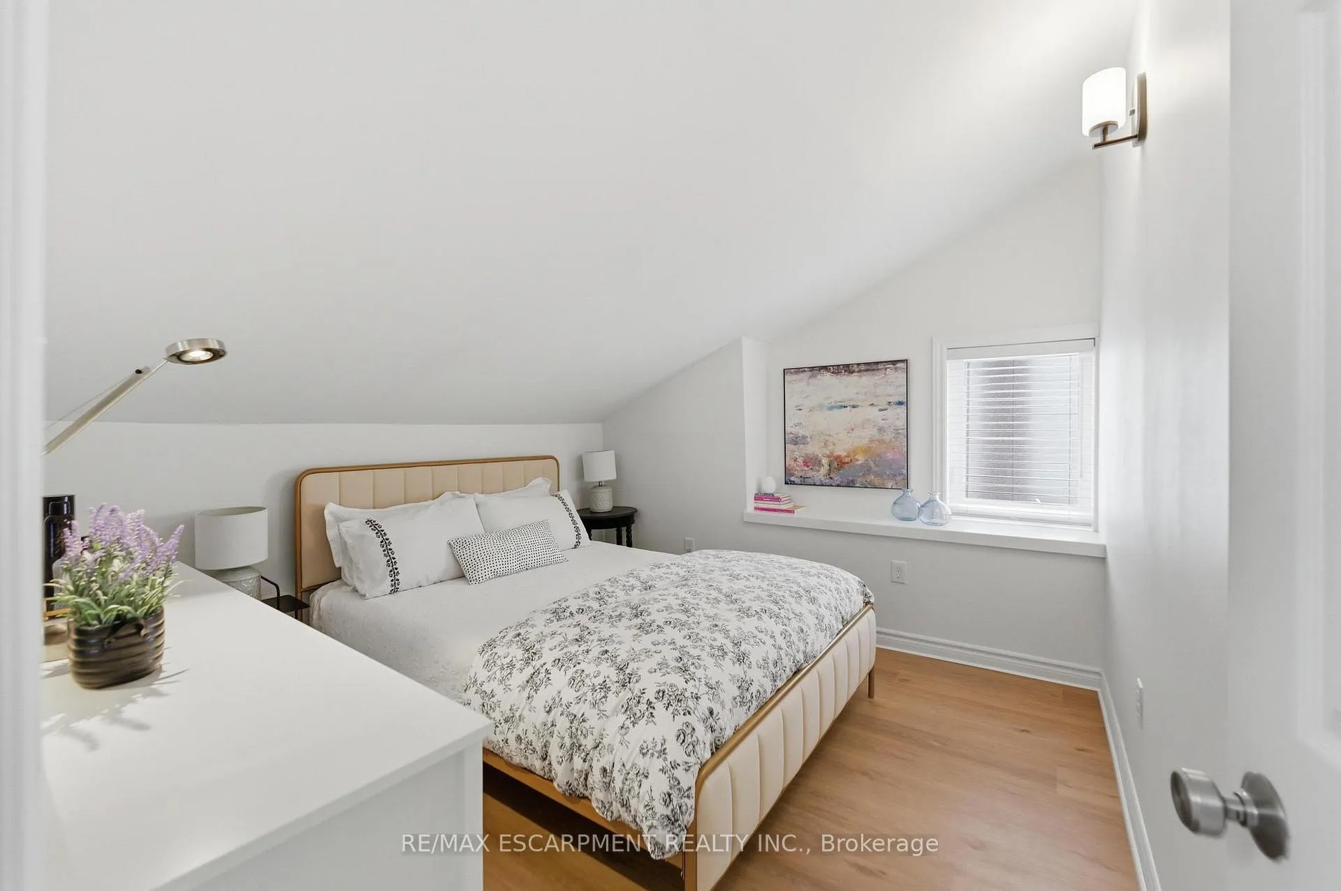 Photo 23 of 199 Kensington Avenue S, Hamilton, Delta — HOMEH