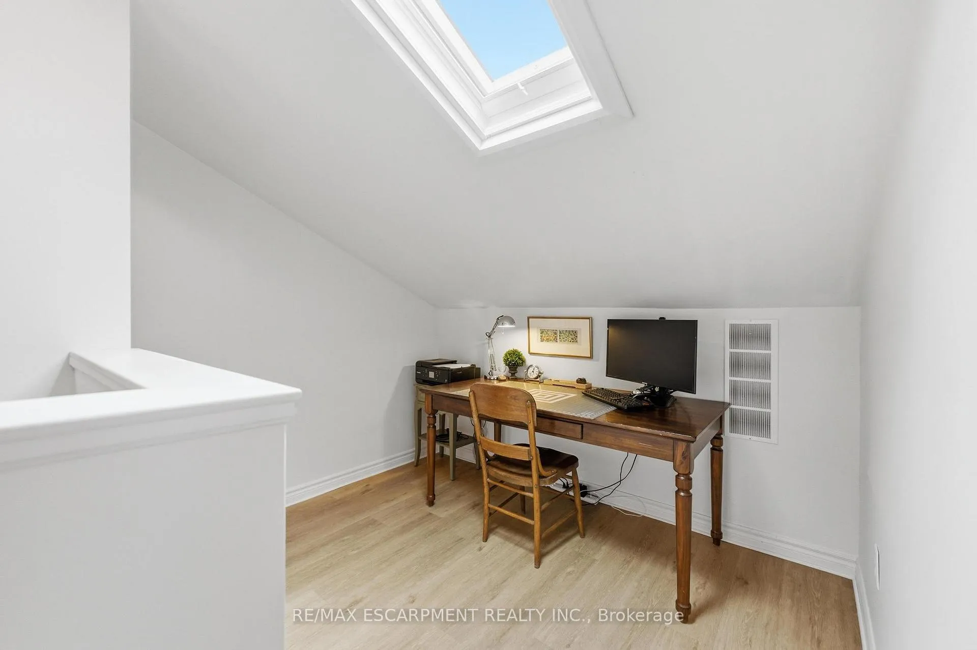 Photo 24 of 199 Kensington Avenue S, Hamilton, Delta — HOMEH
