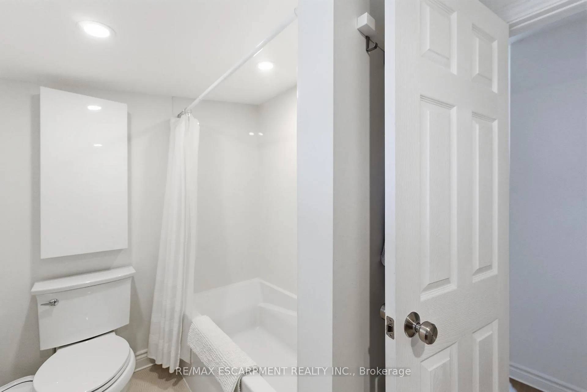 Photo 28 of 199 Kensington Avenue S, Hamilton, Delta — HOMEH
