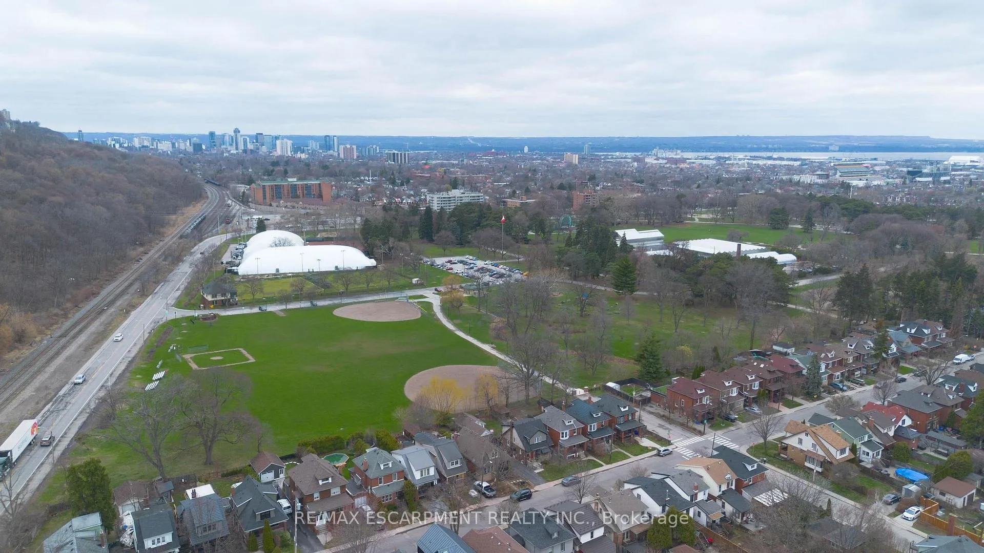 Photo 41 of 199 Kensington Avenue S, Hamilton, Delta — HOMEH