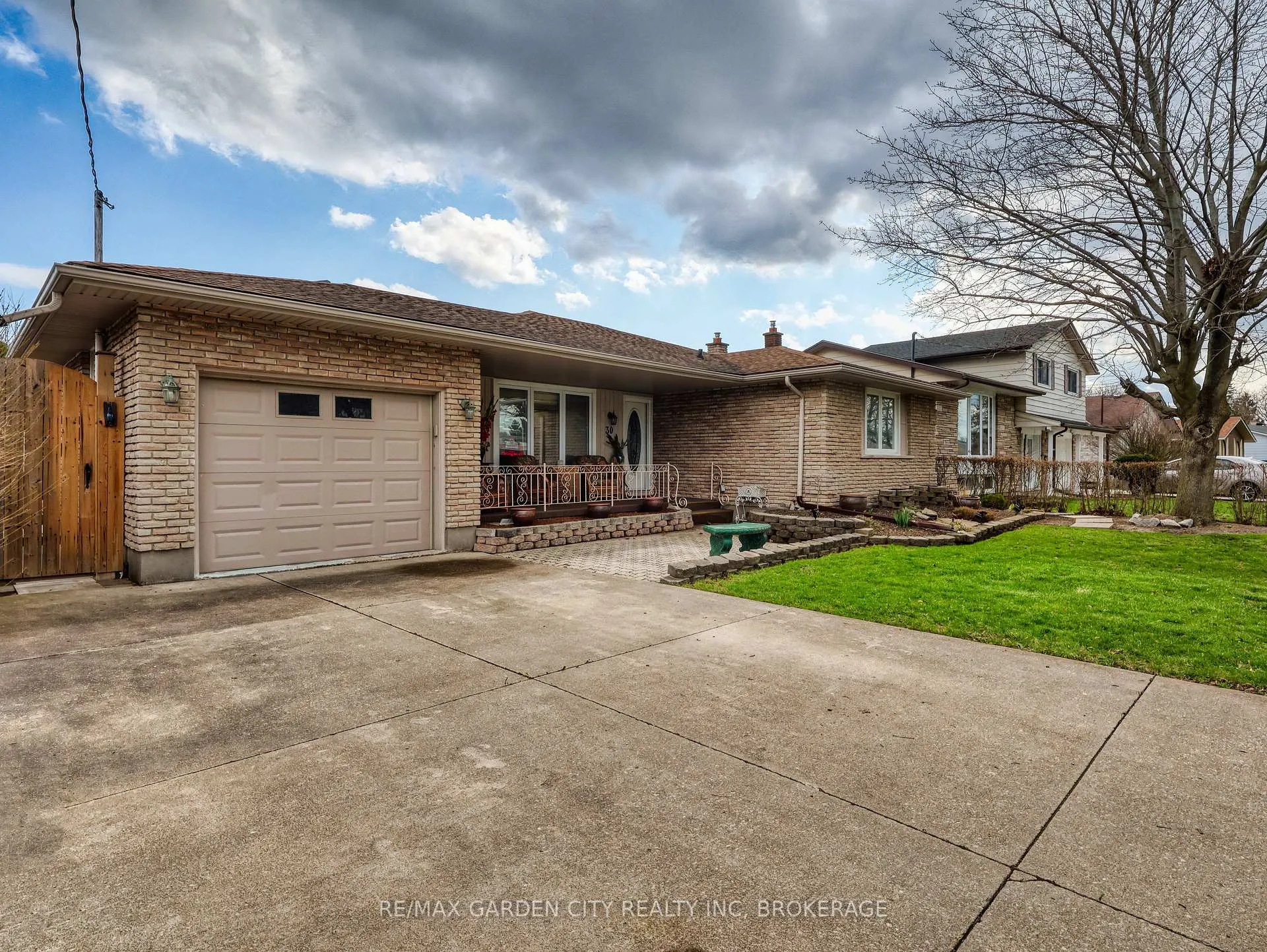 Photo 2 of 30 Glenview Avenue, St. Catharines, Vine/Linwell — HOMEH