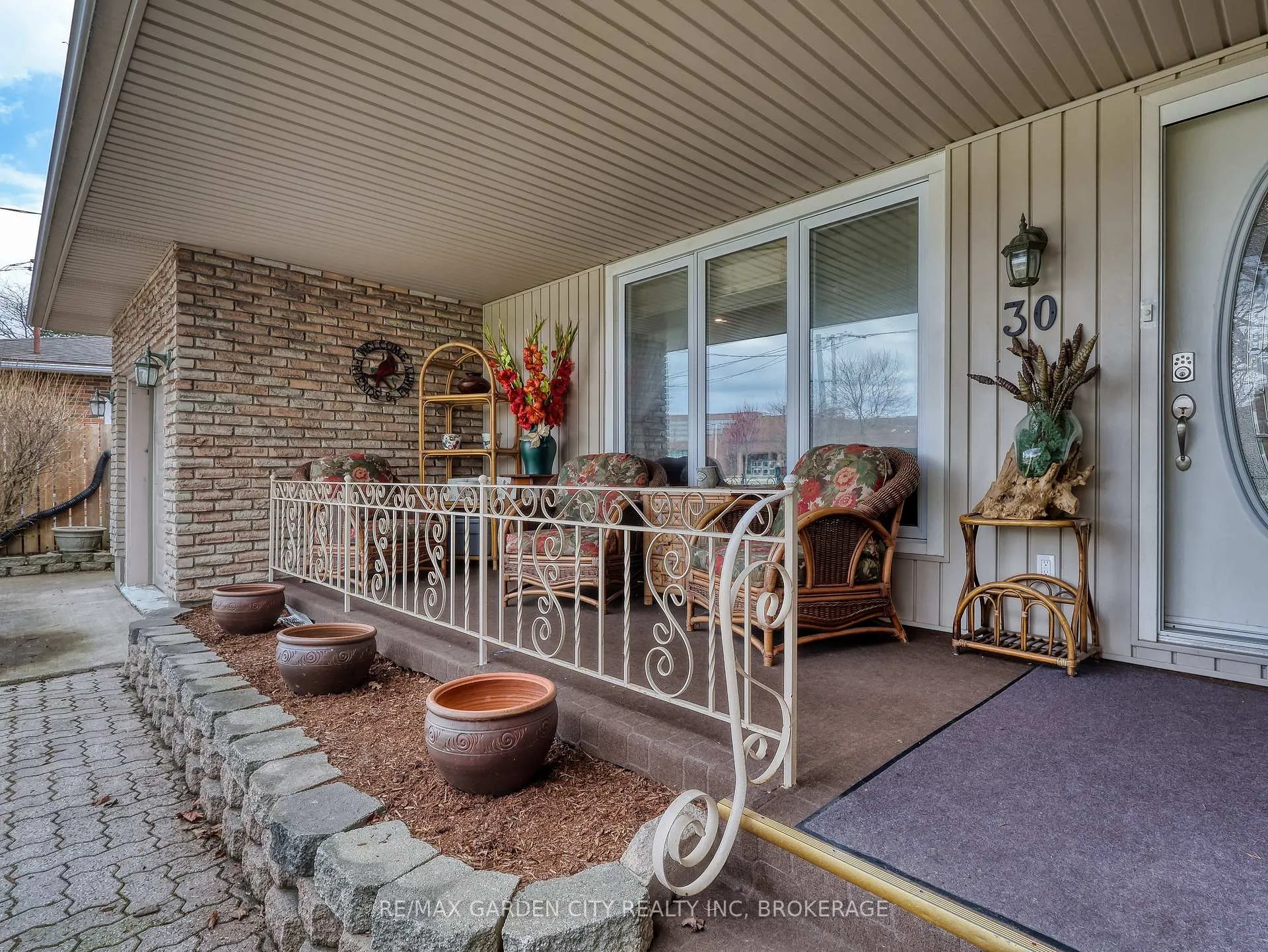Photo 4 of 30 Glenview Avenue, St. Catharines, Vine/Linwell — HOMEH