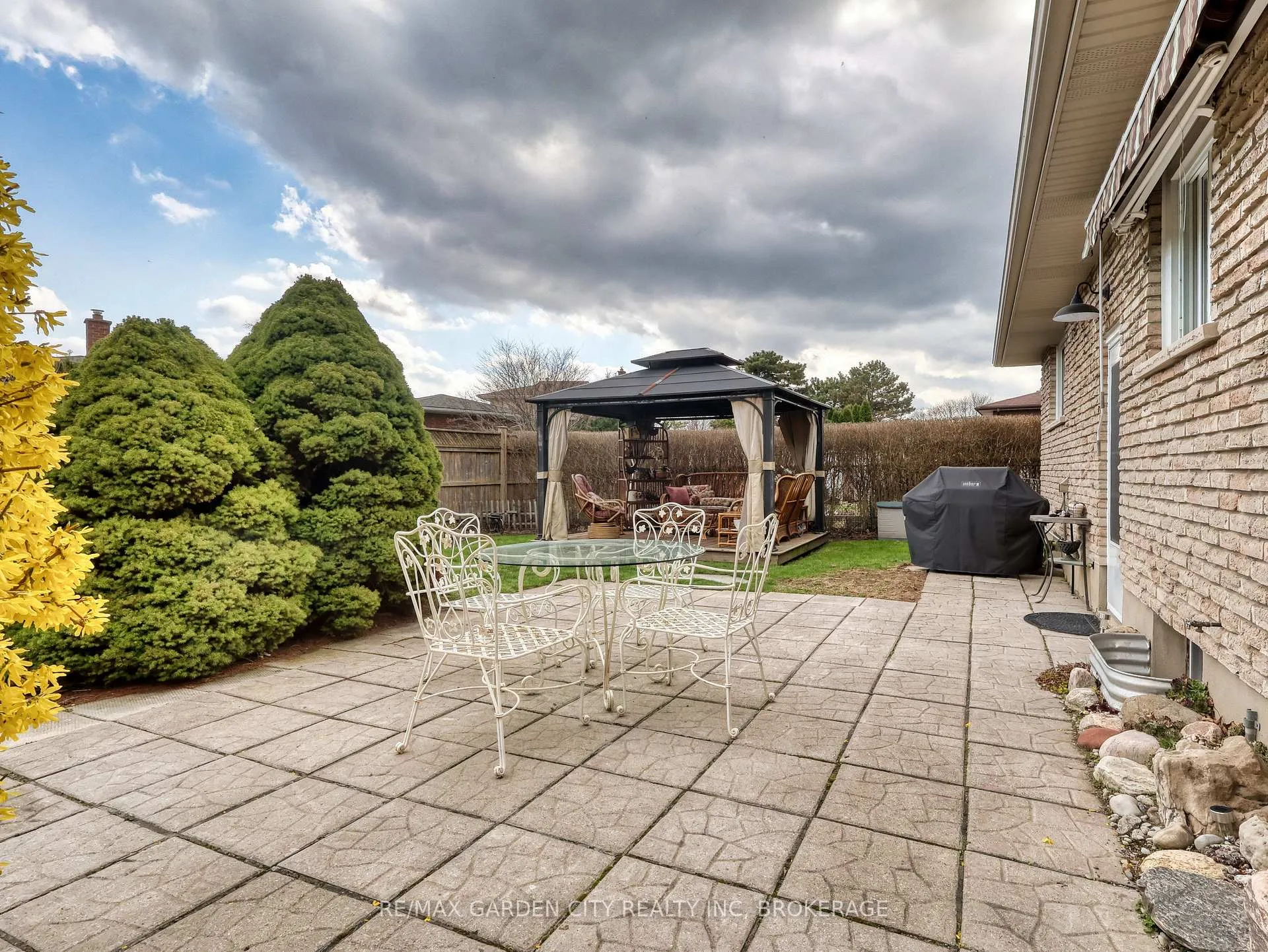Photo 5 of 30 Glenview Avenue, St. Catharines, Vine/Linwell — HOMEH