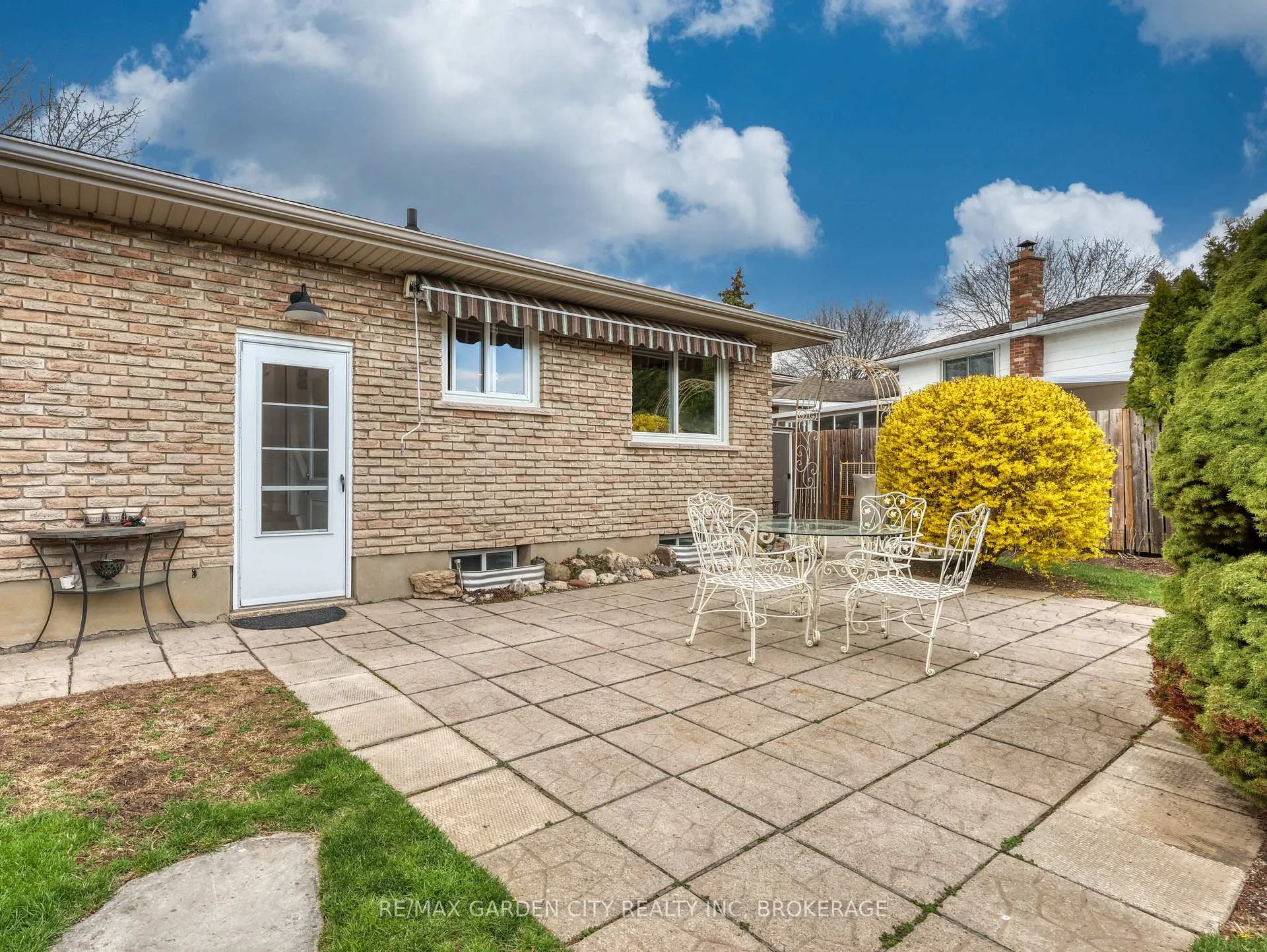 Photo 6 of 30 Glenview Avenue, St. Catharines, Vine/Linwell — HOMEH