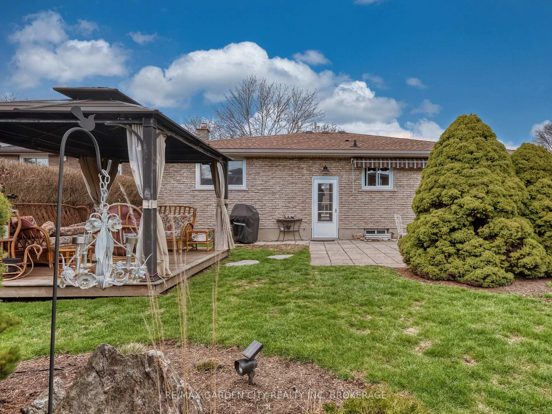 Photo 7 of 30 Glenview Avenue, St. Catharines, Vine/Linwell — HOMEH