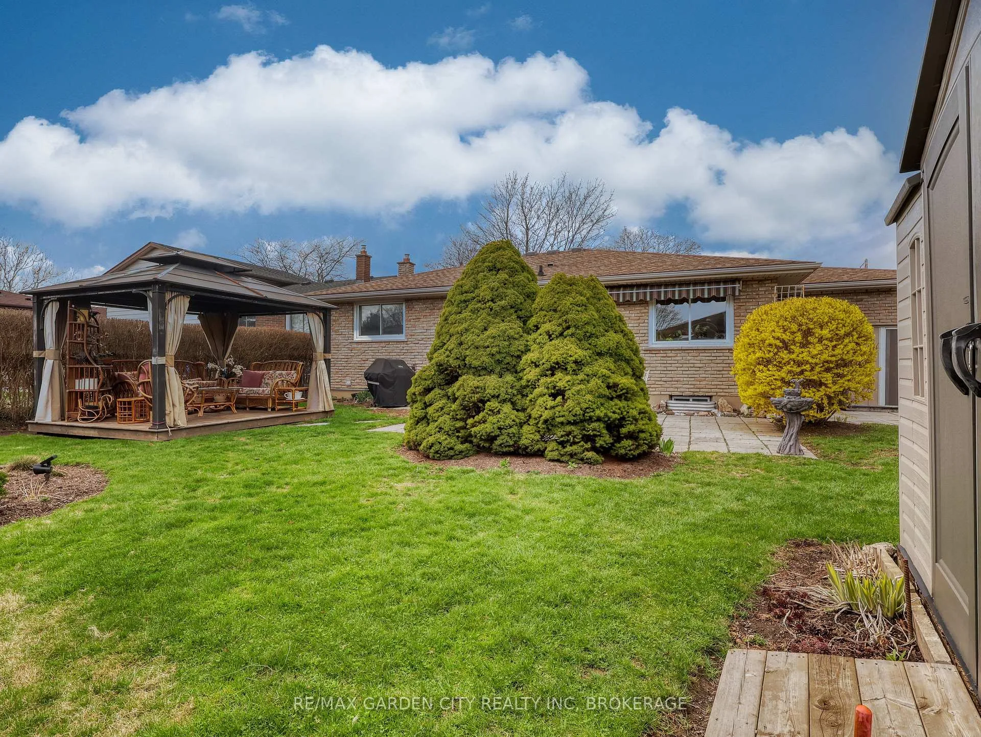 Photo 8 of 30 Glenview Avenue, St. Catharines, Vine/Linwell — HOMEH