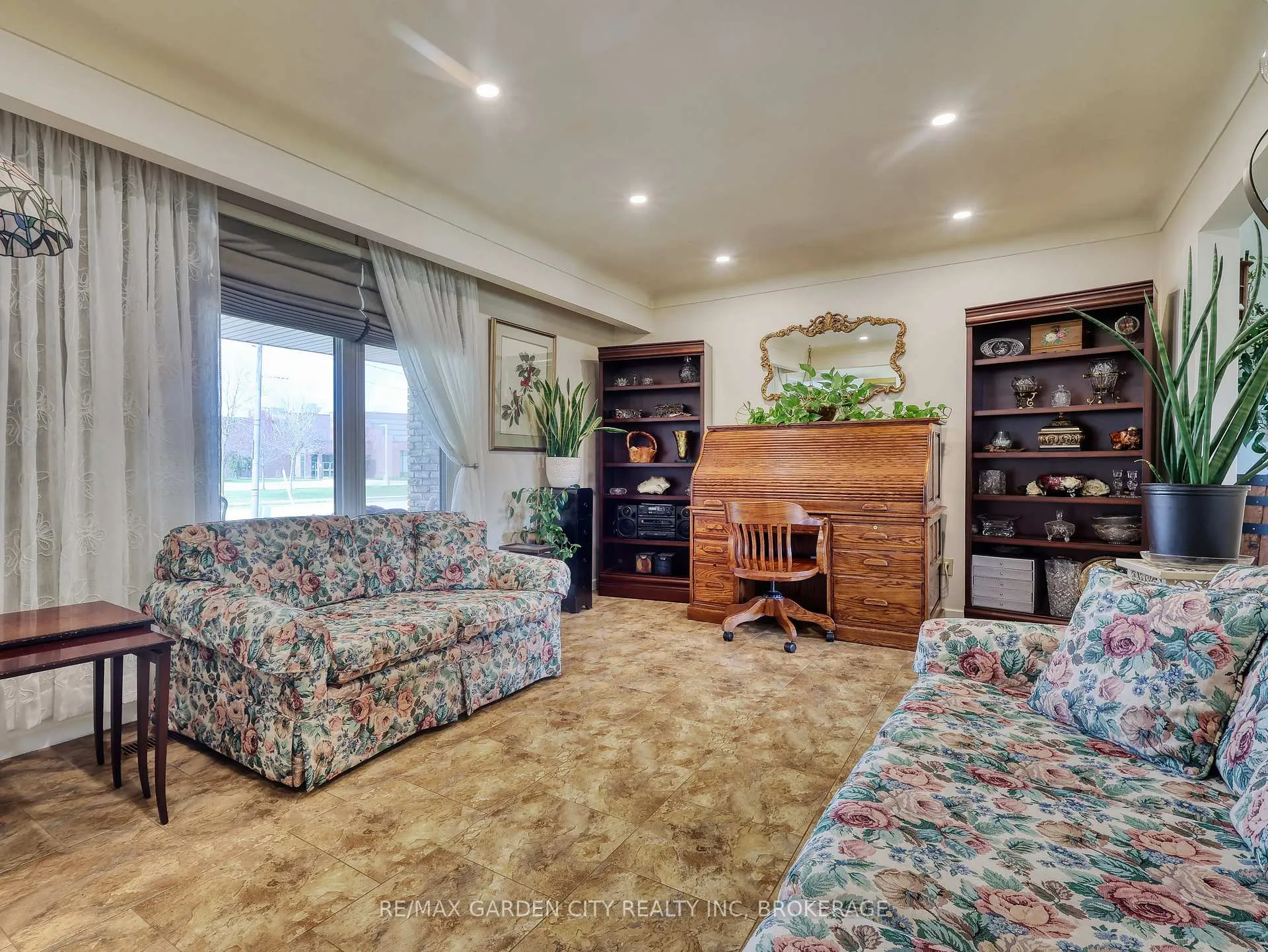 Photo 13 of 30 Glenview Avenue, St. Catharines, Vine/Linwell — HOMEH