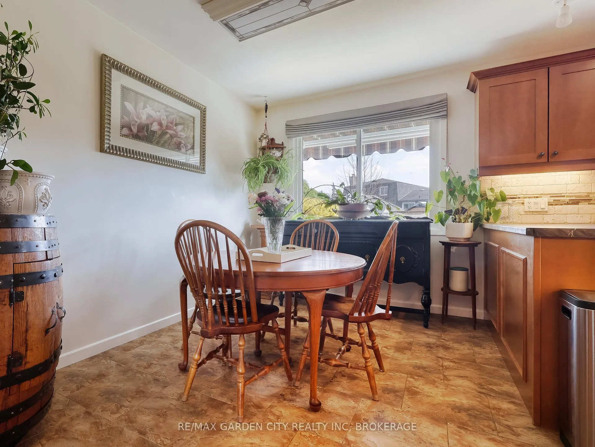Photo 16 of 30 Glenview Avenue, St. Catharines, Vine/Linwell — HOMEH